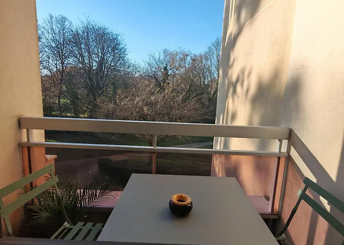 T3 Cosy Petit Balcon 5Mins France Miniature