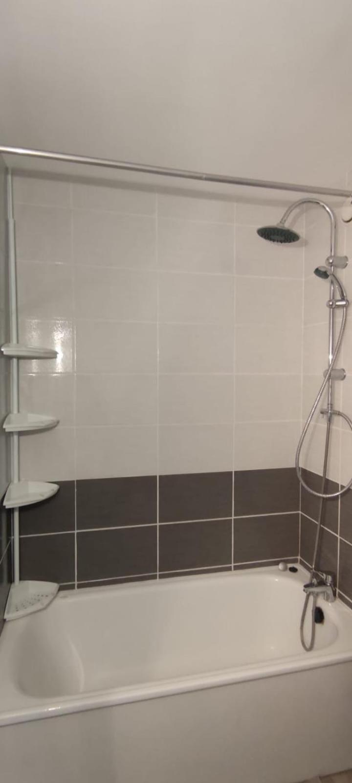 T3 Cosy Petit Balcon 5mins France Miniature Apartment Elancourt