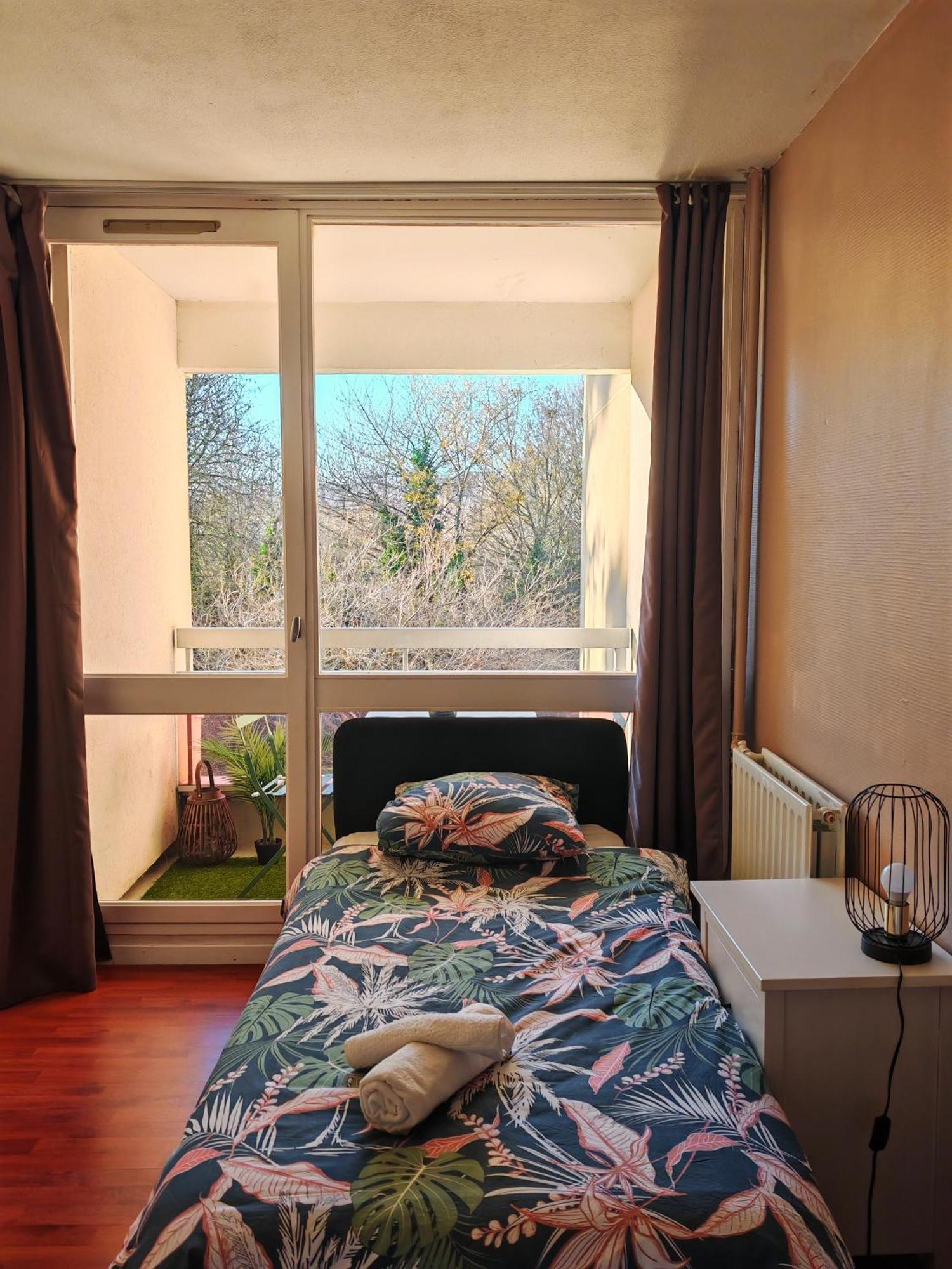 T3 Cosy Petit Balcon 5mins France Miniature *
