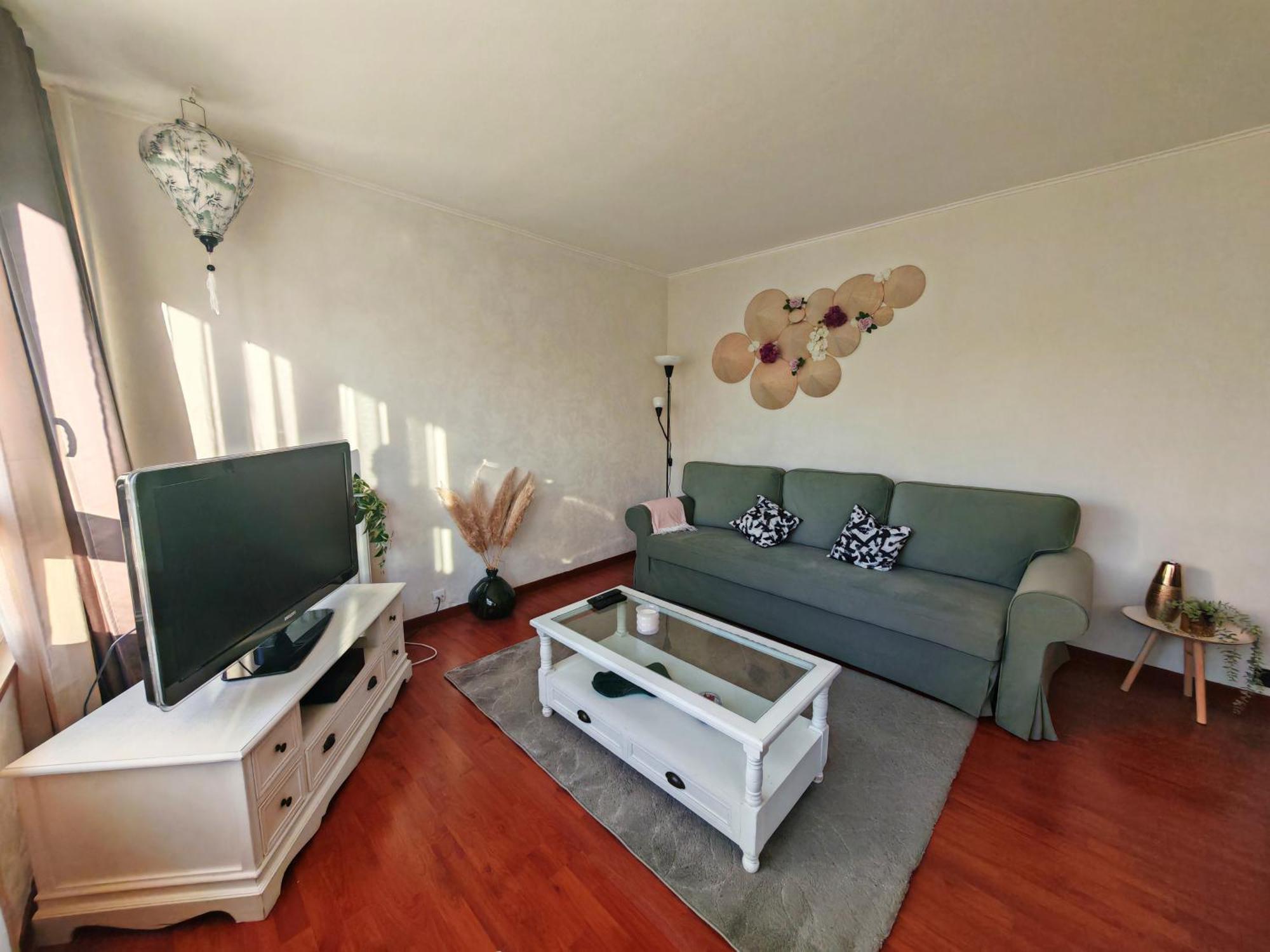 T3 Cosy Petit Balcon 5mins France Miniature *